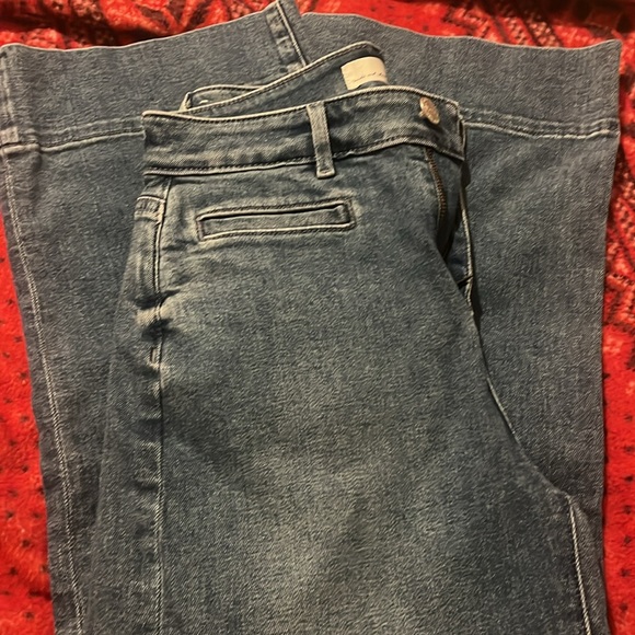 wide-leg cropped jeans . - Picture 8 of 16